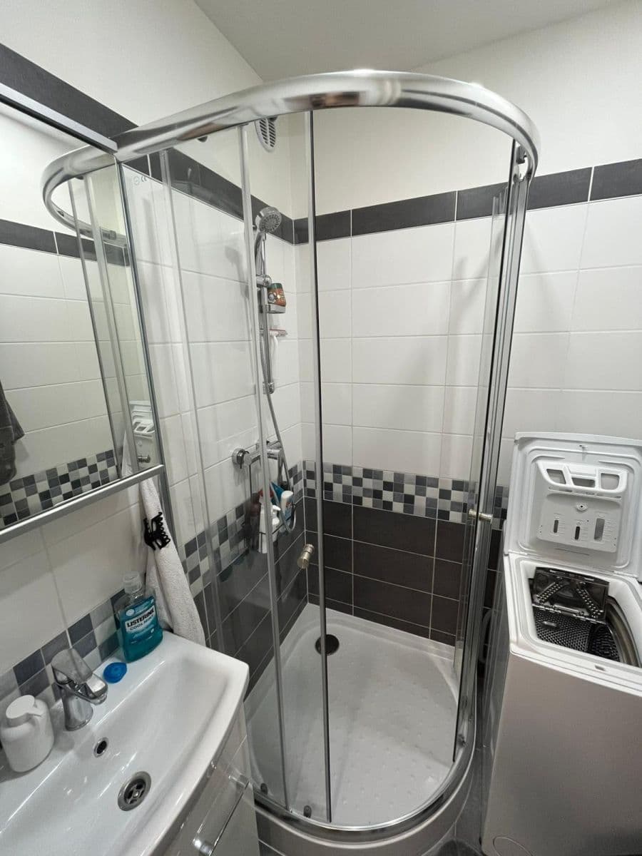 Prenájom bytu 2-izbový 60 m², Káranská, Praha, Praha Prenájom bytu 2-izbový 60 m², Káranská, Praha, Praha