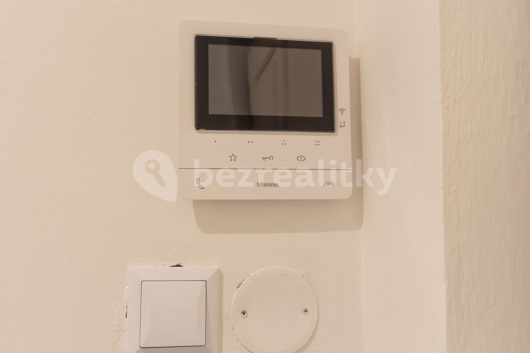 Prenájom bytu 3-izbový 78 m², Velehradská, Praha, Praha Prenájom bytu 3-izbový 78 m², Velehradská, Praha, Praha