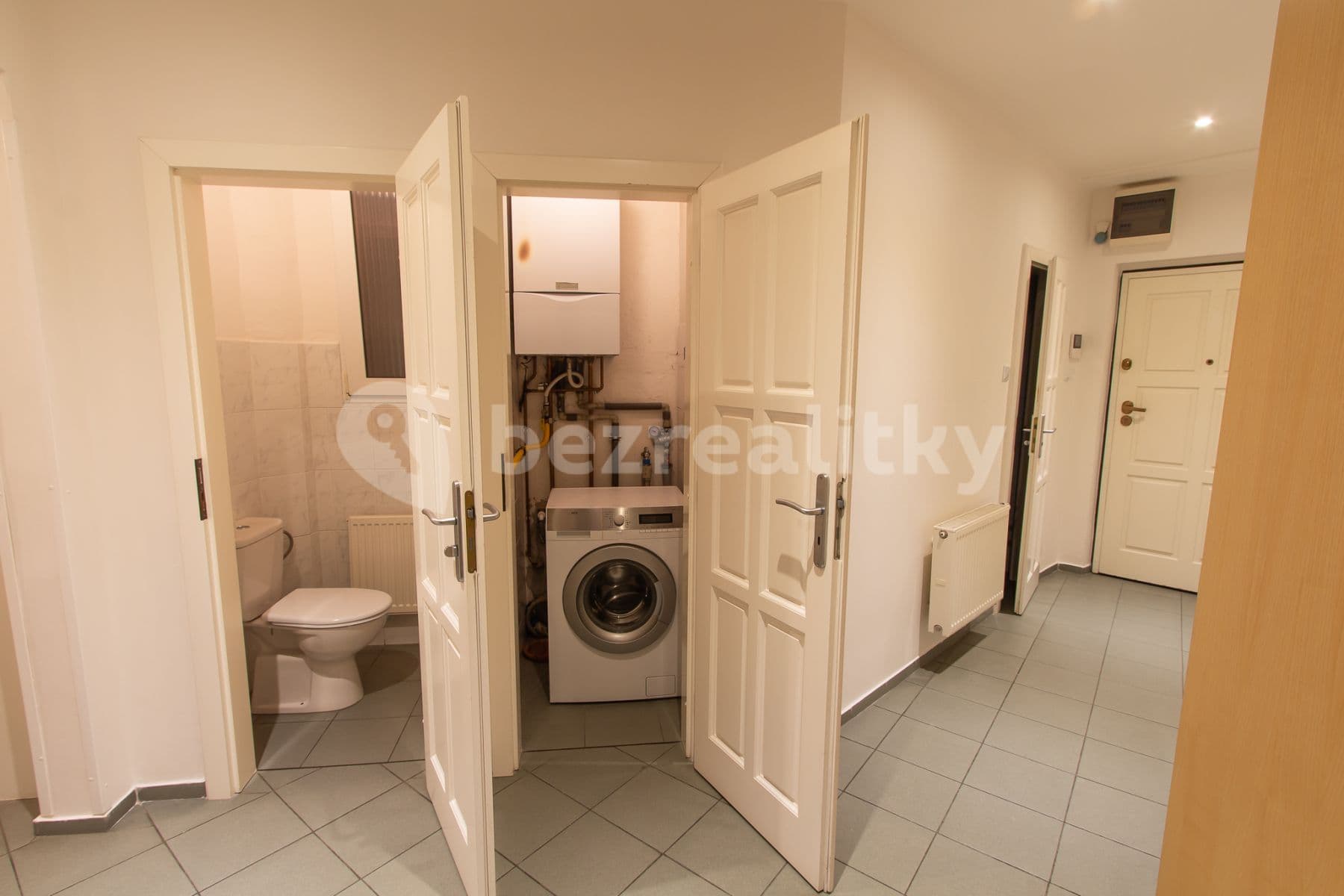 Prenájom bytu 3-izbový 78 m², Velehradská, Praha, Praha Prenájom bytu 3-izbový 78 m², Velehradská, Praha, Praha