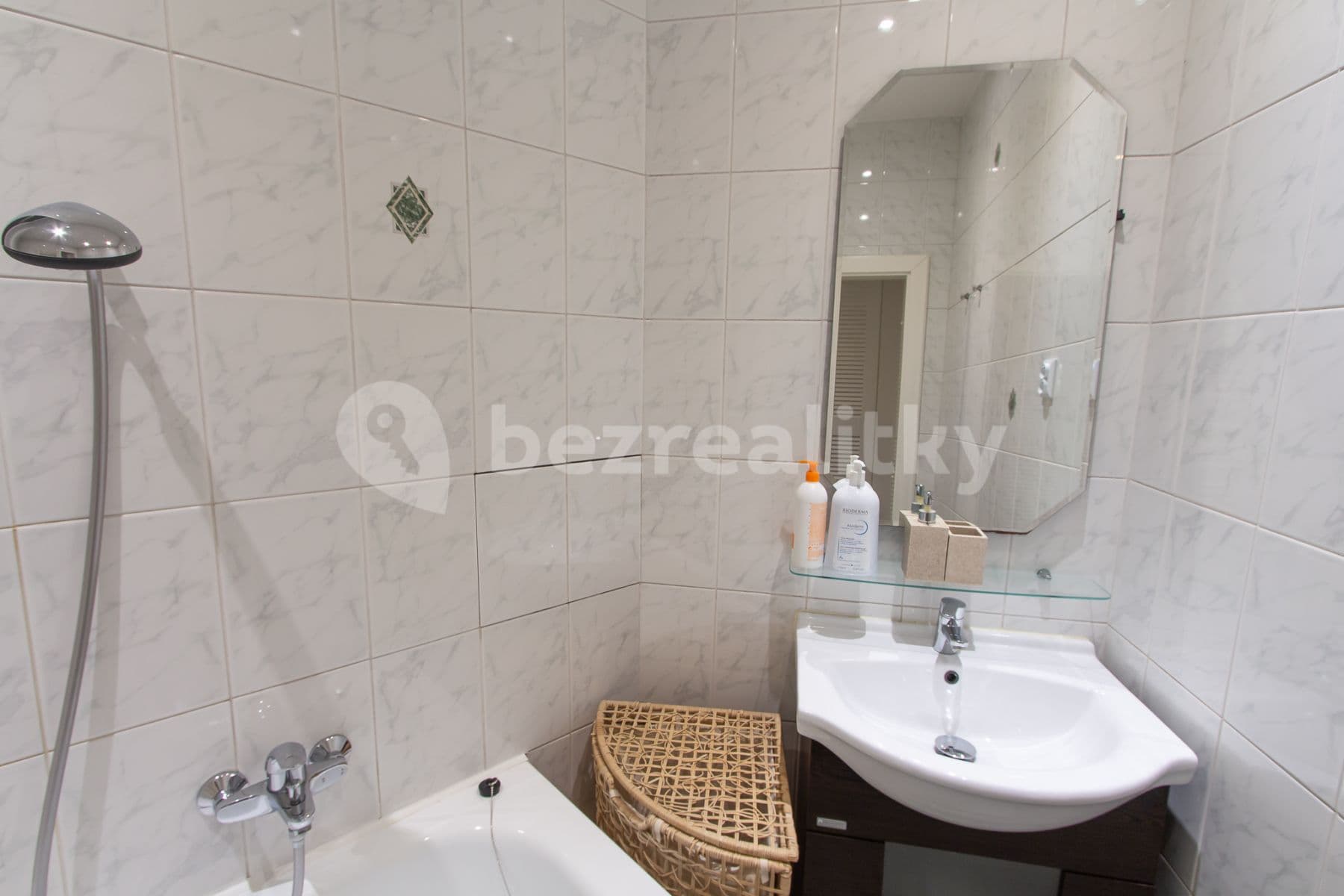 Prenájom bytu 3-izbový 78 m², Velehradská, Praha, Praha Prenájom bytu 3-izbový 78 m², Velehradská, Praha, Praha