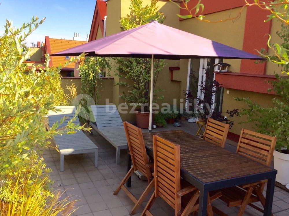 Prenájom bytu 2-izbový 67 m², Tovární, Praha, Praha Prenájom bytu 2-izbový 67 m², Tovární, Praha, Praha
