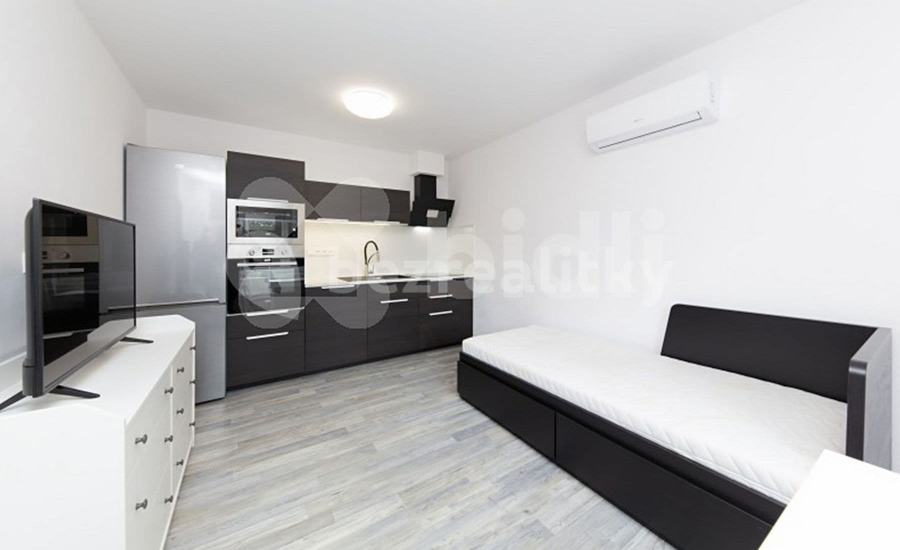 Prenájom bytu 1-izbový 32 m², Černohorská, Brno, Jihomoravský kraj Prenájom bytu 1-izbový 32 m², Černohorská, Brno, Jihomoravský kraj