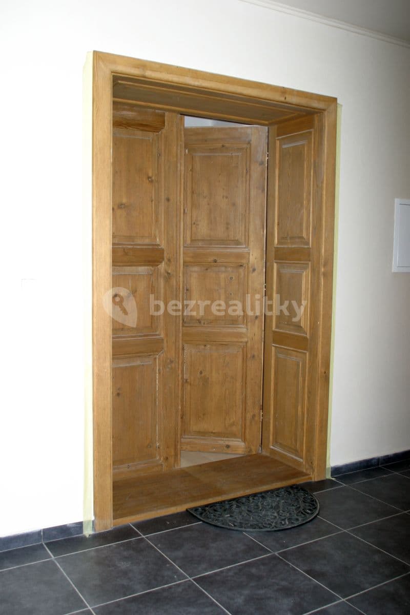 Prenájom bytu 2-izbový 36 m², Resselovo náměstí, Chrudim, Pardubický kraj Prenájom bytu 2-izbový 36 m², Resselovo náměstí, Chrudim, Pardubický kraj
