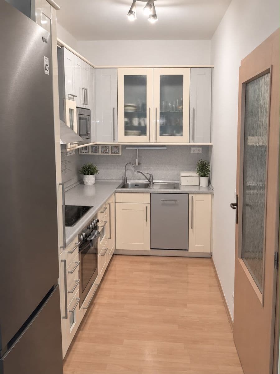 Prenájom bytu 2-izbový 47 m², Vestec, Středočeský kraj Prenájom bytu 2-izbový 47 m², Vestec, Středočeský kraj