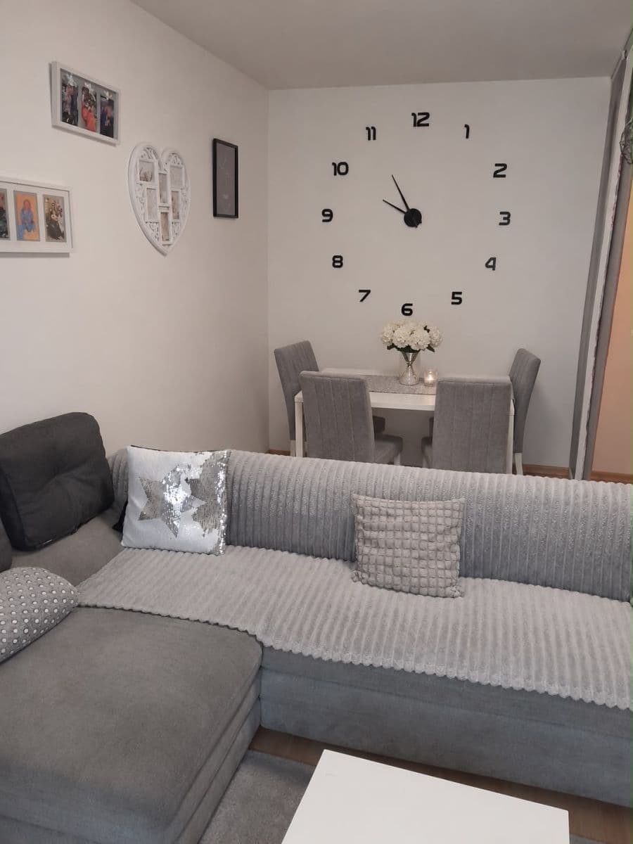 Prenájom bytu 2-izbový 47 m², Vestec, Středočeský kraj Prenájom bytu 2-izbový 47 m², Vestec, Středočeský kraj