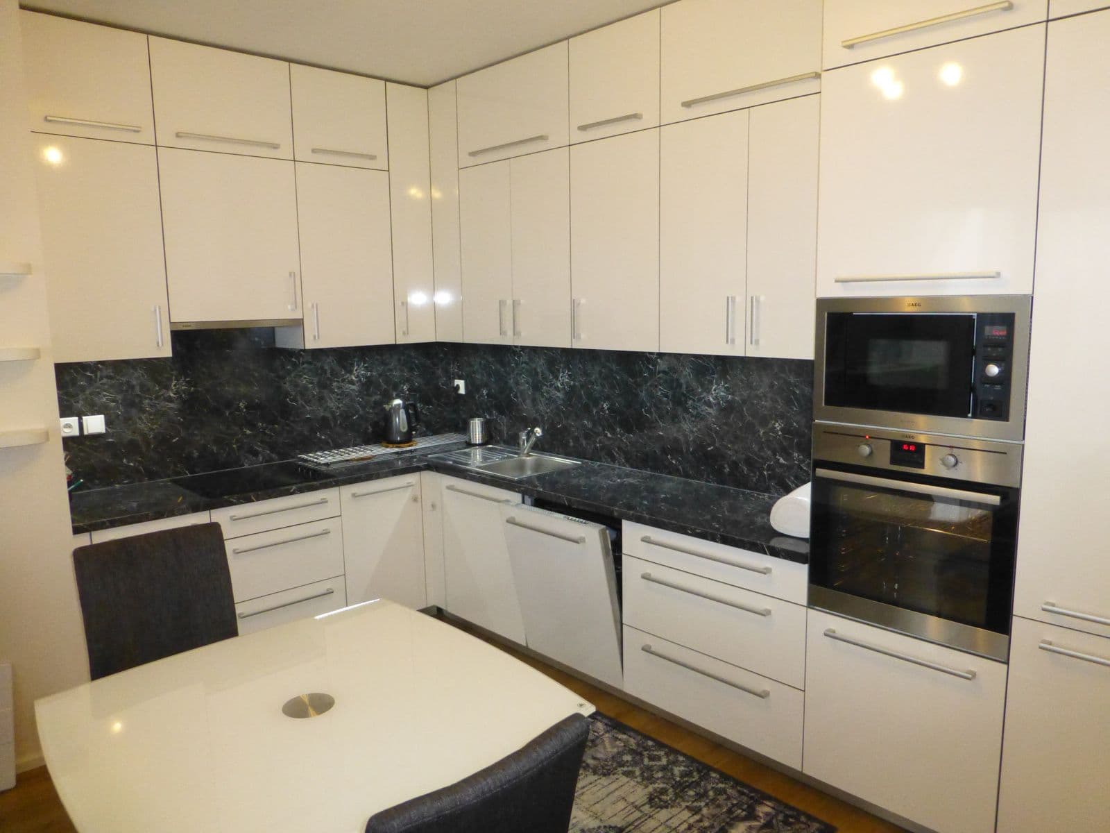 Prenájom bytu 3-izbový 65 m², Silurská, Praha, Praha Prenájom bytu 3-izbový 65 m², Silurská, Praha, Praha