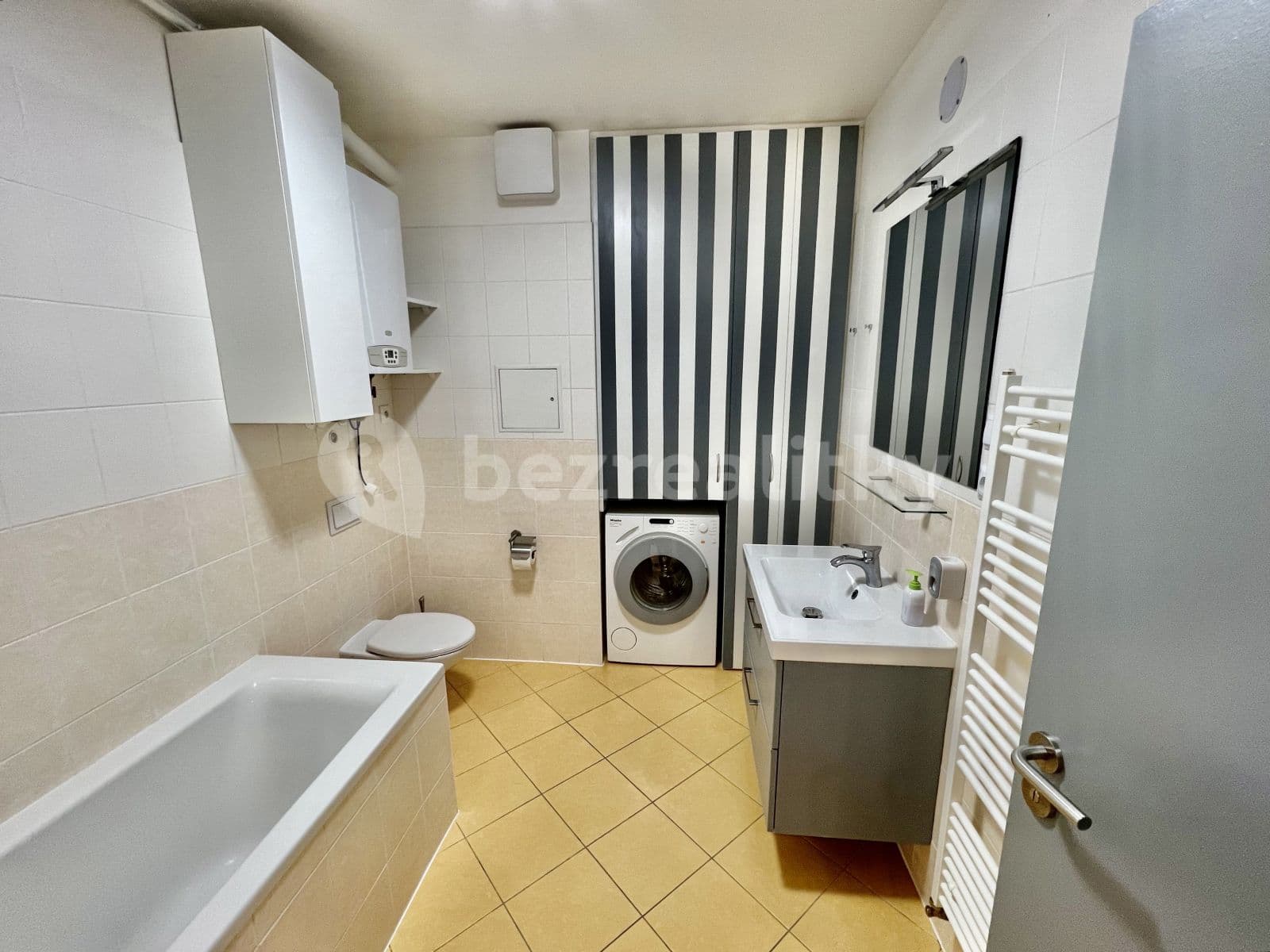 Prenájom bytu 2-izbový 56 m², Slévačská, Praha, Praha Prenájom bytu 2-izbový 56 m², Slévačská, Praha, Praha
