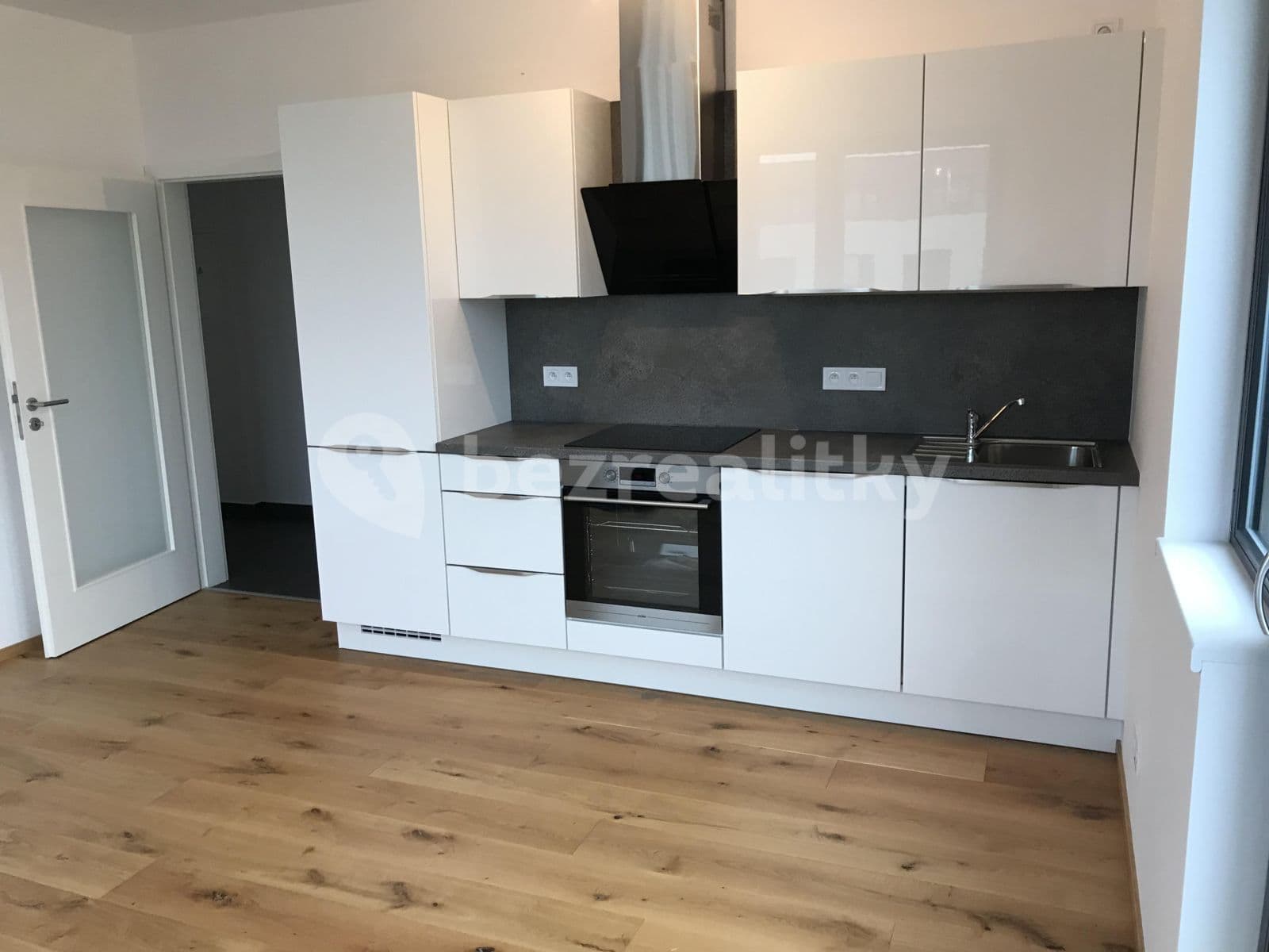 Prenájom bytu 2-izbový 46 m², Horoměřice, Středočeský kraj Prenájom bytu 2-izbový 46 m², Horoměřice, Středočeský kraj