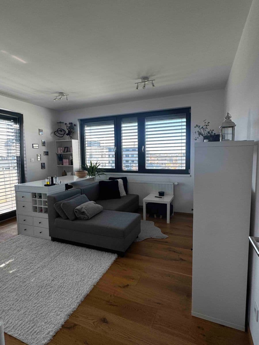 Prenájom bytu 2-izbový 46 m², Horoměřice, Středočeský kraj Prenájom bytu 2-izbový 46 m², Horoměřice, Středočeský kraj