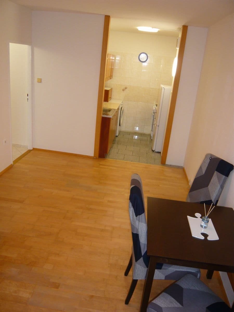 Prenájom bytu 2-izbový 42 m², Doubravická, Praha, Praha Prenájom bytu 2-izbový 42 m², Doubravická, Praha, Praha