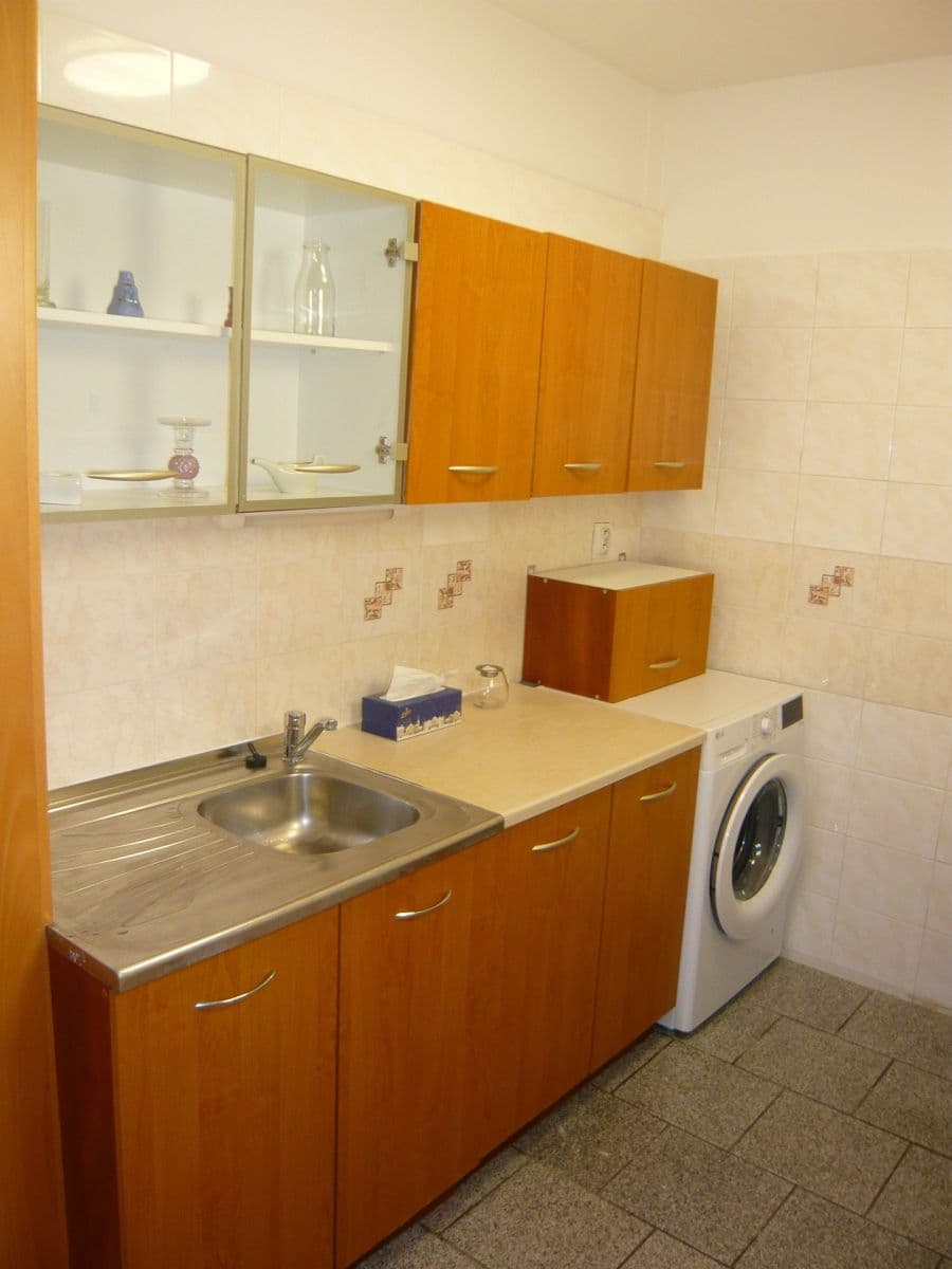 Prenájom bytu 2-izbový 42 m², Doubravická, Praha, Praha Prenájom bytu 2-izbový 42 m², Doubravická, Praha, Praha