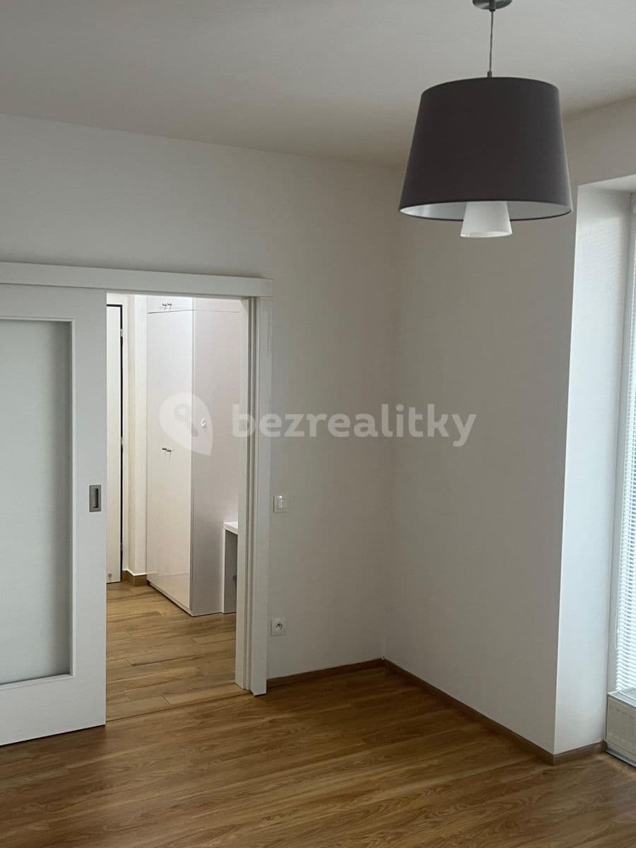 Prenájom bytu 2-izbový 50 m², Železničního pluku, Pardubice, Pardubický kraj Prenájom bytu 2-izbový 50 m², Železničního pluku, Pardubice, Pardubický kraj