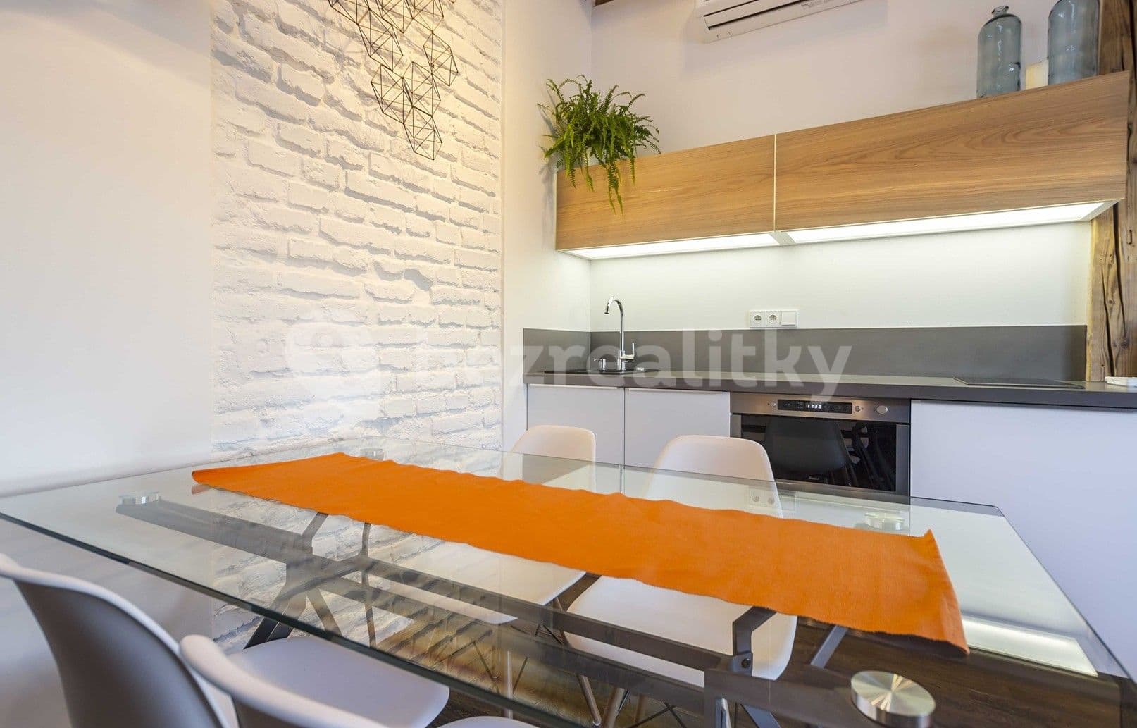 Prenájom bytu 2-izbový 70 m², U Parního mlýna, Praha, Praha Prenájom bytu 2-izbový 70 m², U Parního mlýna, Praha, Praha