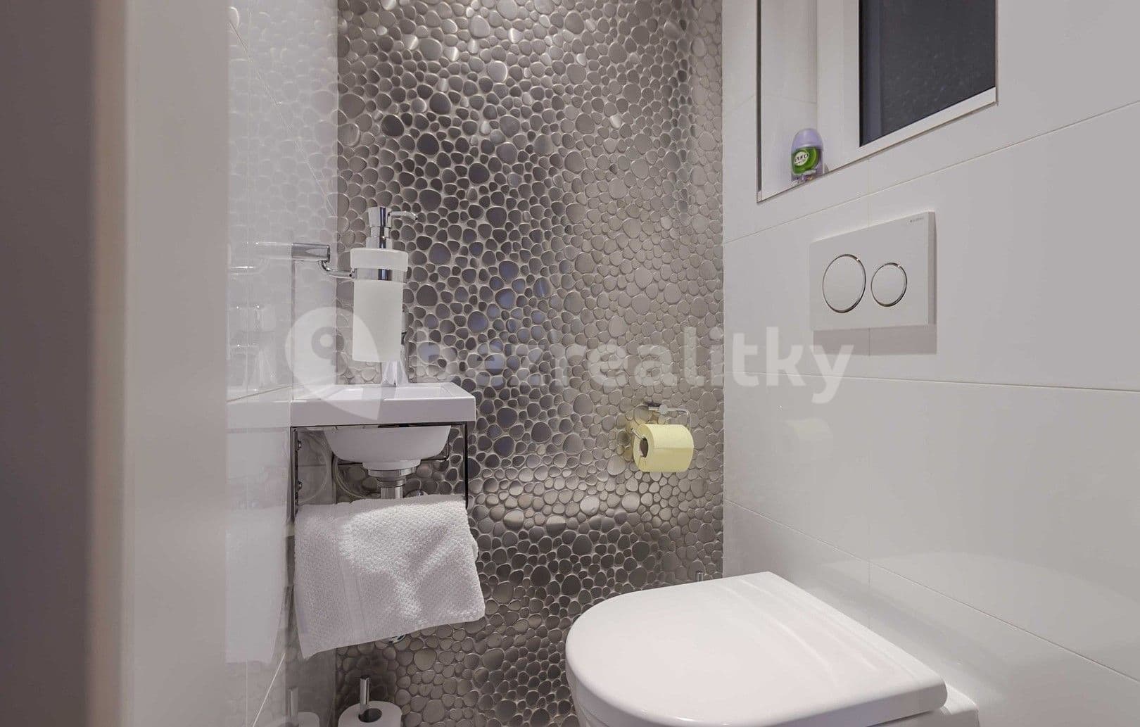 Prenájom bytu 2-izbový 70 m², U Parního mlýna, Praha, Praha Prenájom bytu 2-izbový 70 m², U Parního mlýna, Praha, Praha