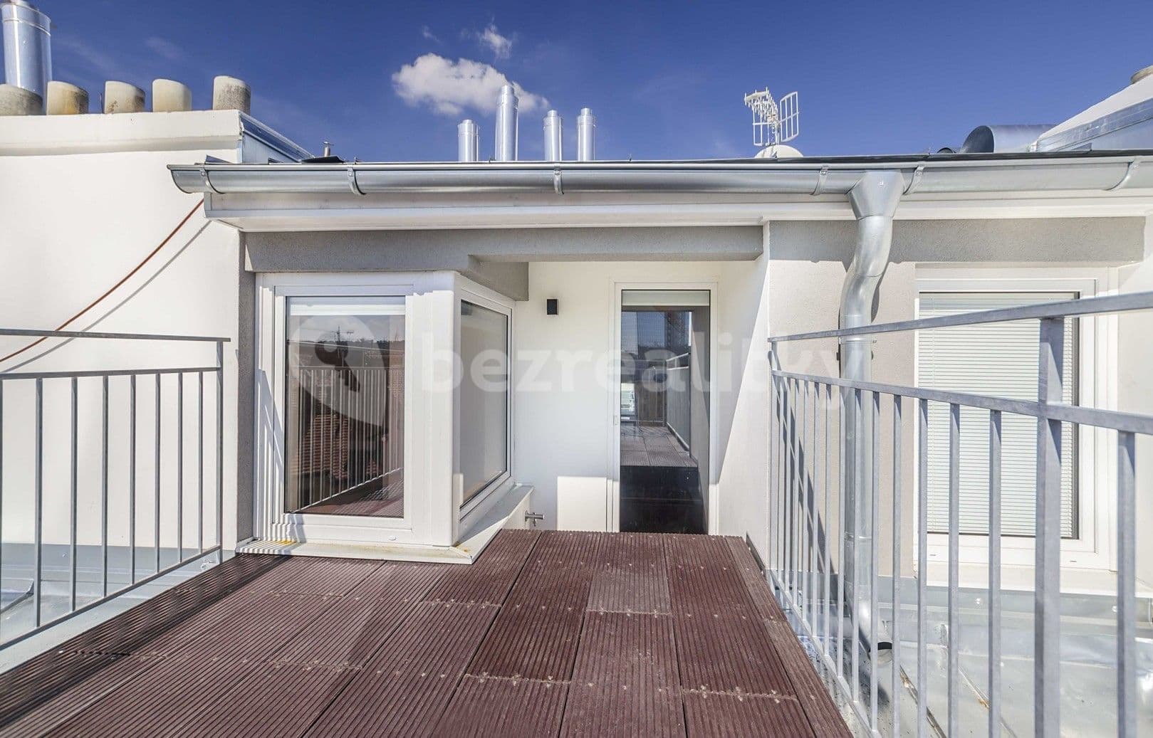 Prenájom bytu 2-izbový 70 m², U Parního mlýna, Praha, Praha Prenájom bytu 2-izbový 70 m², U Parního mlýna, Praha, Praha