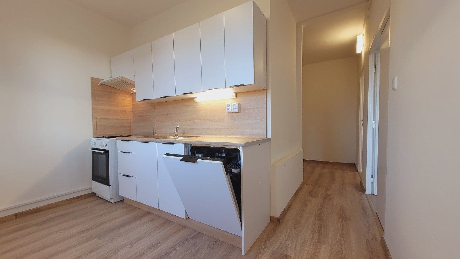 Prenájom bytu 2-izbový 54 m², Cihelní, Karviná, Moravskoslezský kraj Prenájom bytu 2-izbový 54 m², Cihelní, Karviná, Moravskoslezský kraj