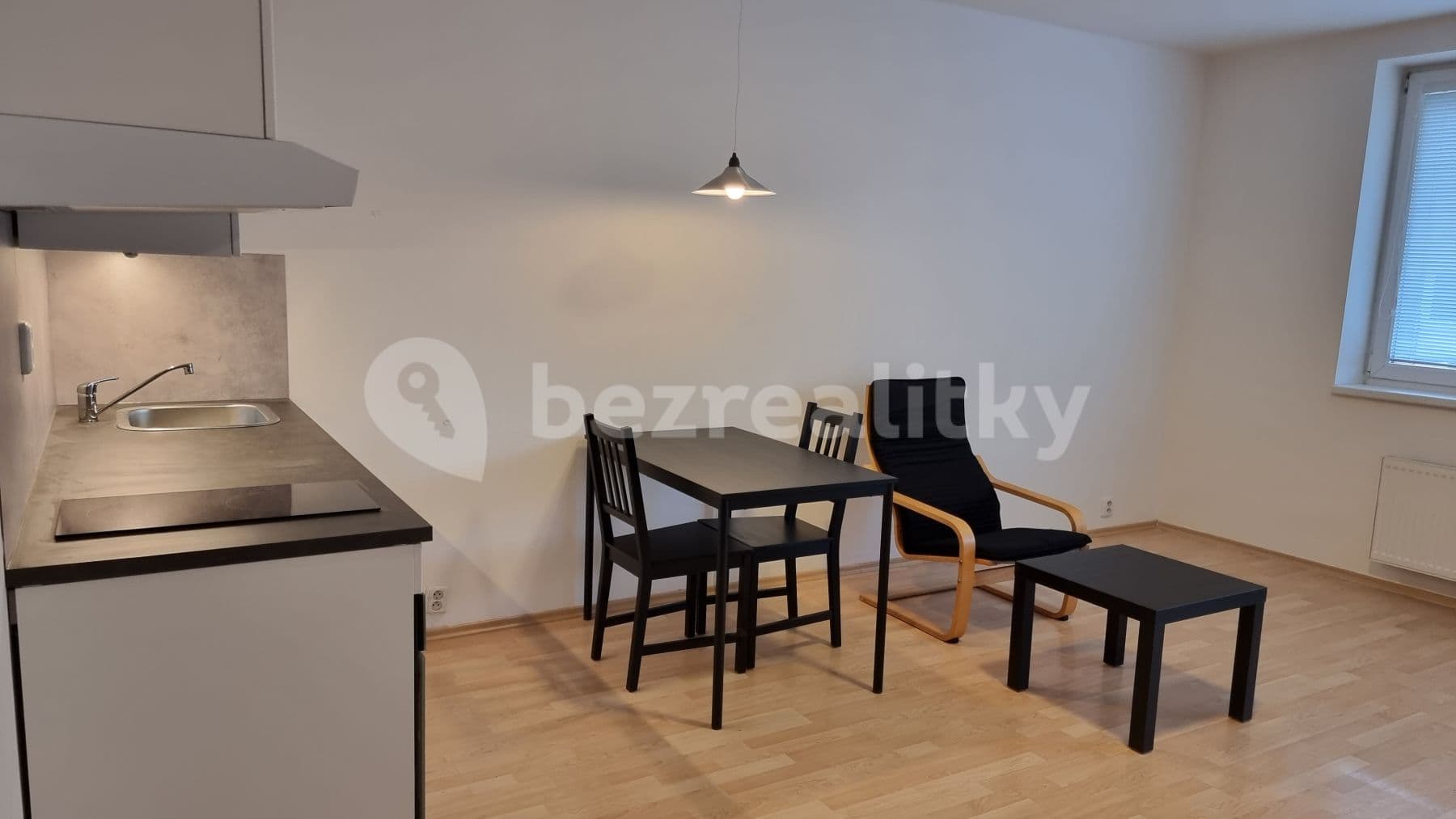 Prenájom bytu 1-izbový 35 m², Bratislavská, Praha, Praha Prenájom bytu 1-izbový 35 m², Bratislavská, Praha, Praha