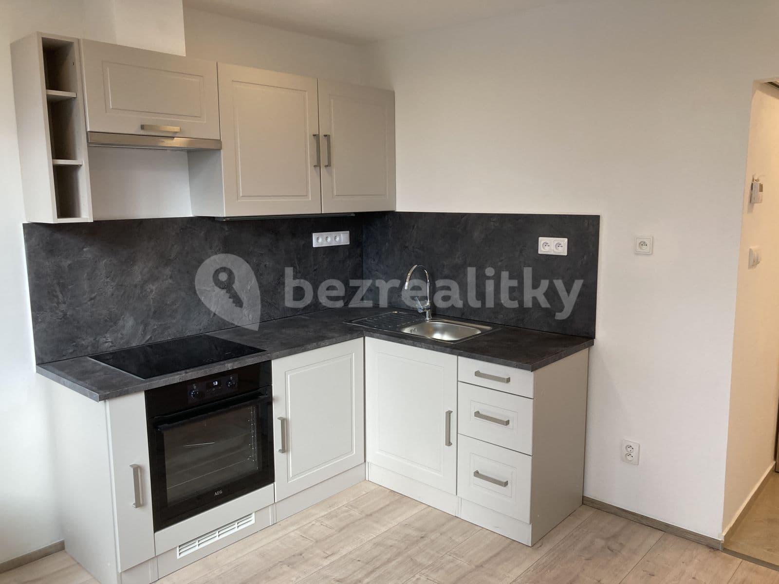 Prenájom bytu 1-izbový 34 m², Vysoká, Středočeský kraj Prenájom bytu 1-izbový 34 m², Vysoká, Středočeský kraj
