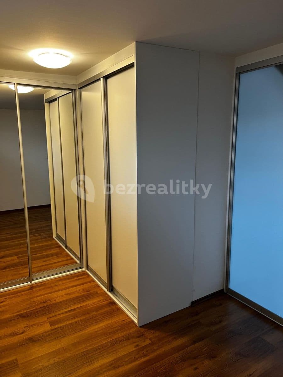 Prenájom bytu 3-izbový 80 m², Kovářská, Praha, Praha Prenájom bytu 3-izbový 80 m², Kovářská, Praha, Praha