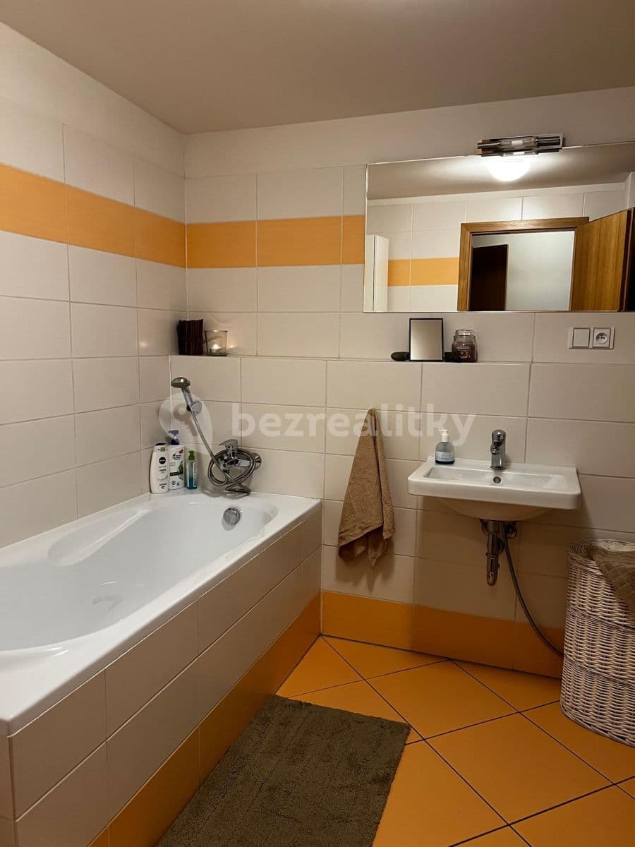 Prenájom bytu 3-izbový 80 m², Kovářská, Praha, Praha Prenájom bytu 3-izbový 80 m², Kovářská, Praha, Praha