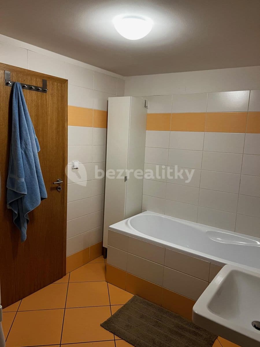 Prenájom bytu 3-izbový 80 m², Kovářská, Praha, Praha Prenájom bytu 3-izbový 80 m², Kovářská, Praha, Praha