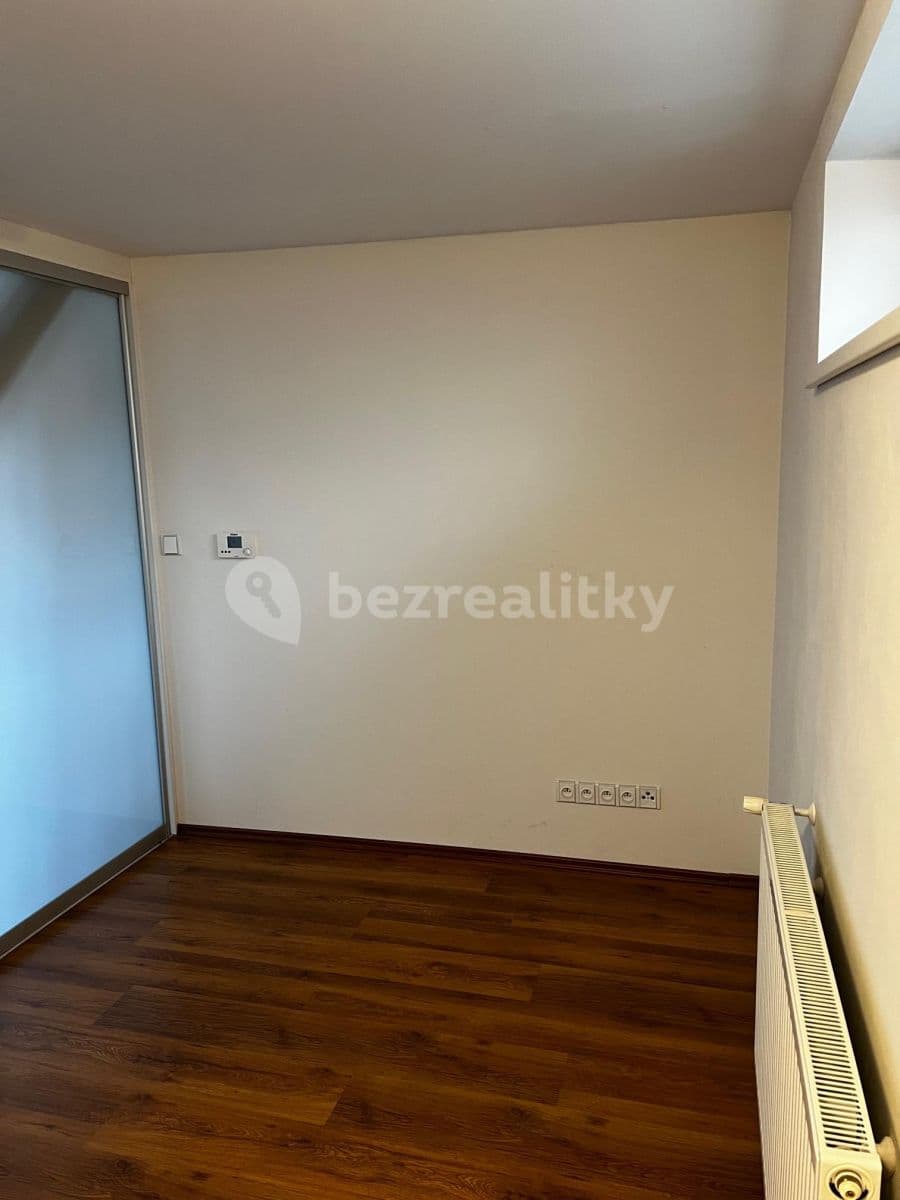 Prenájom bytu 3-izbový 80 m², Kovářská, Praha, Praha Prenájom bytu 3-izbový 80 m², Kovářská, Praha, Praha