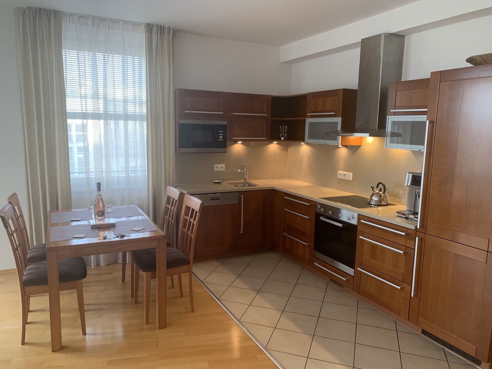 Prenájom bytu 3-izbový 96 m², U Zvonařky, Praha, Praha Prenájom bytu 3-izbový 96 m², U Zvonařky, Praha, Praha
