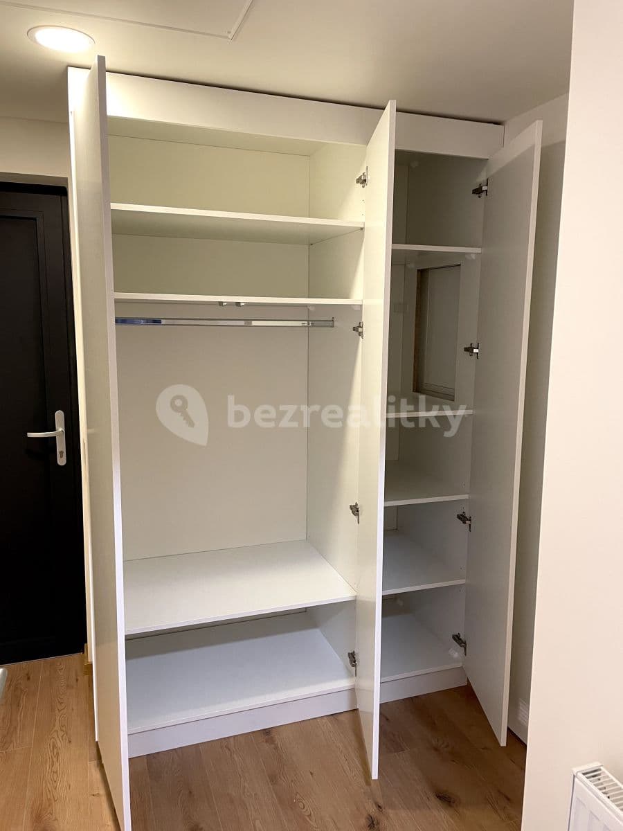 Prenájom bytu 1-izbový 28 m², Legionářů, Praha, Praha Prenájom bytu 1-izbový 28 m², Legionářů, Praha, Praha