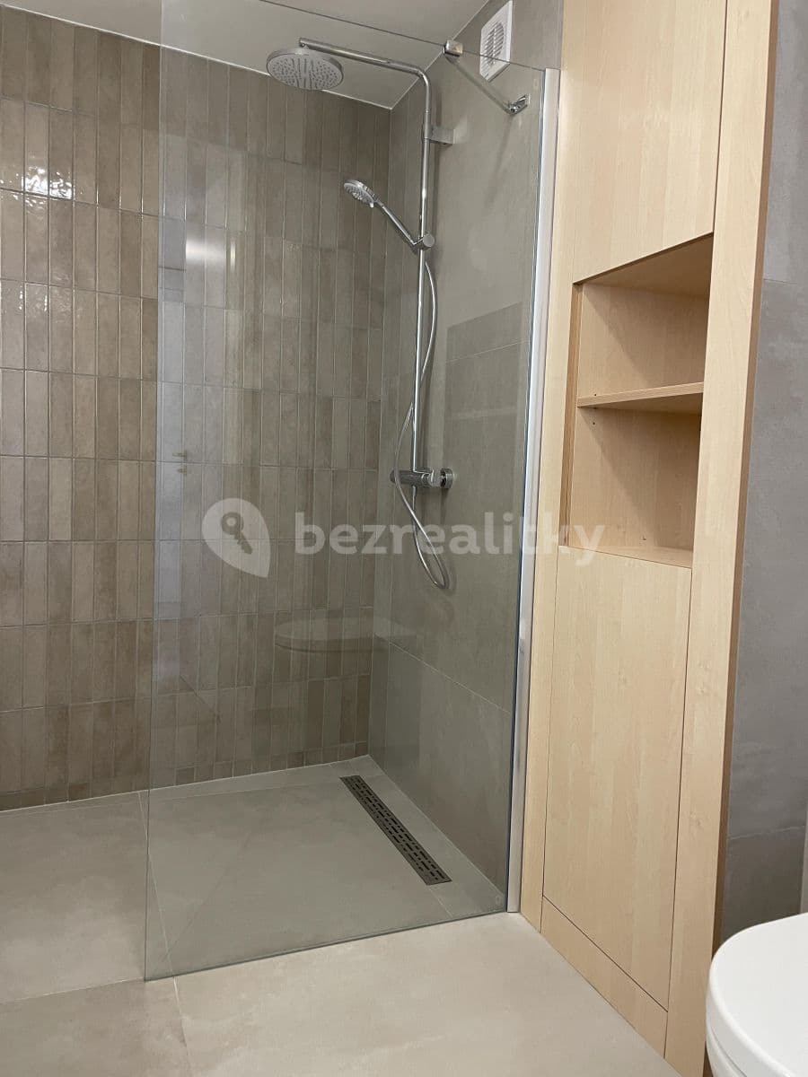 Prenájom bytu 1-izbový 28 m², Legionářů, Praha, Praha Prenájom bytu 1-izbový 28 m², Legionářů, Praha, Praha