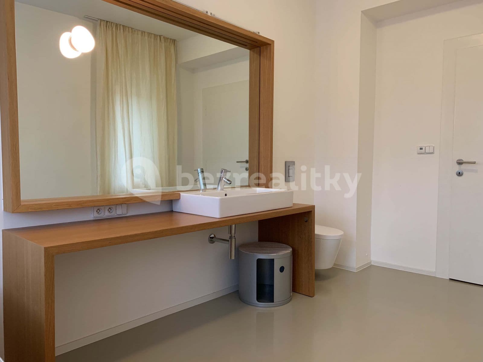 Prenájom bytu 3-izbový 96 m², Zelený pruh, Praha, Praha Prenájom bytu 3-izbový 96 m², Zelený pruh, Praha, Praha