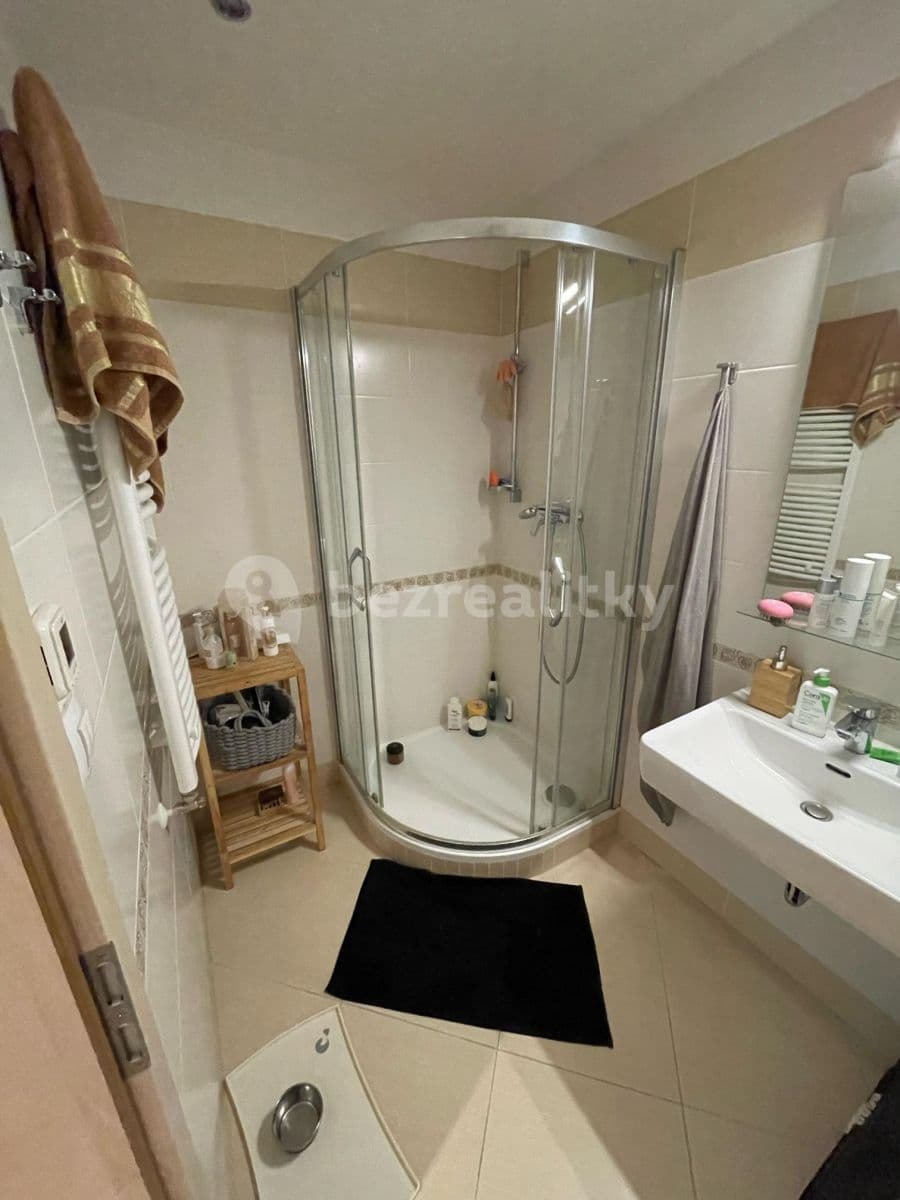 Prenájom bytu 1-izbový 37 m², Olšanská, Praha, Praha Prenájom bytu 1-izbový 37 m², Olšanská, Praha, Praha