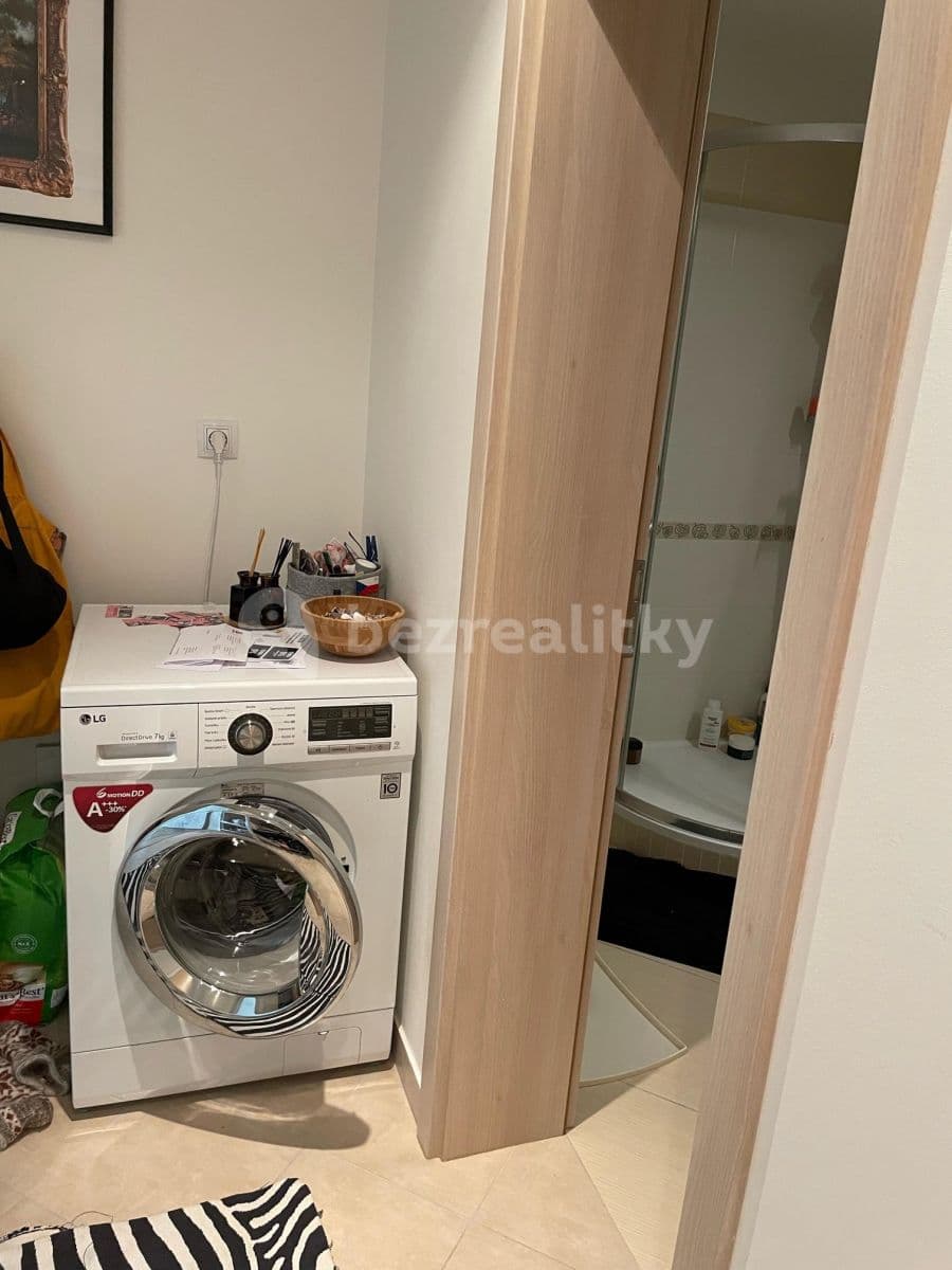 Prenájom bytu 1-izbový 37 m², Olšanská, Praha, Praha Prenájom bytu 1-izbový 37 m², Olšanská, Praha, Praha