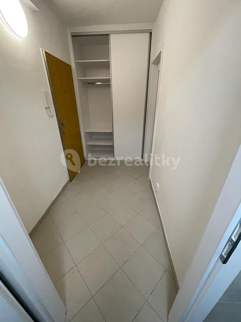 Prenájom bytu 1-izbový 37 m², Hurbanova, Praha, Praha Prenájom bytu 1-izbový 37 m², Hurbanova, Praha, Praha
