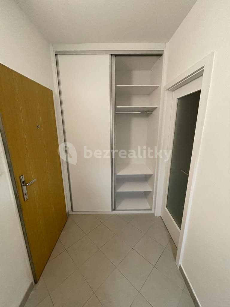 Prenájom bytu 1-izbový 37 m², Hurbanova, Praha, Praha Prenájom bytu 1-izbový 37 m², Hurbanova, Praha, Praha