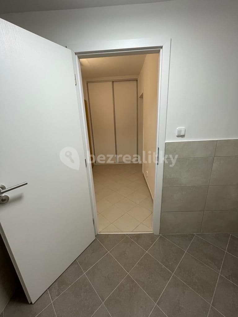 Prenájom bytu 1-izbový 37 m², Hurbanova, Praha, Praha Prenájom bytu 1-izbový 37 m², Hurbanova, Praha, Praha