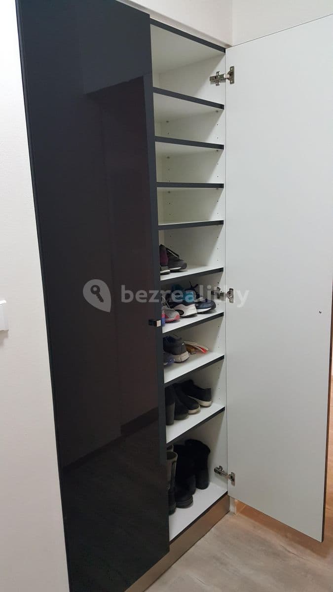 Prenájom bytu 3-izbový 75 m², Labská kotlina, Hradec Králové, Královéhradecký kraj Prenájom bytu 3-izbový 75 m², Labská kotlina, Hradec Králové, Královéhradecký kraj