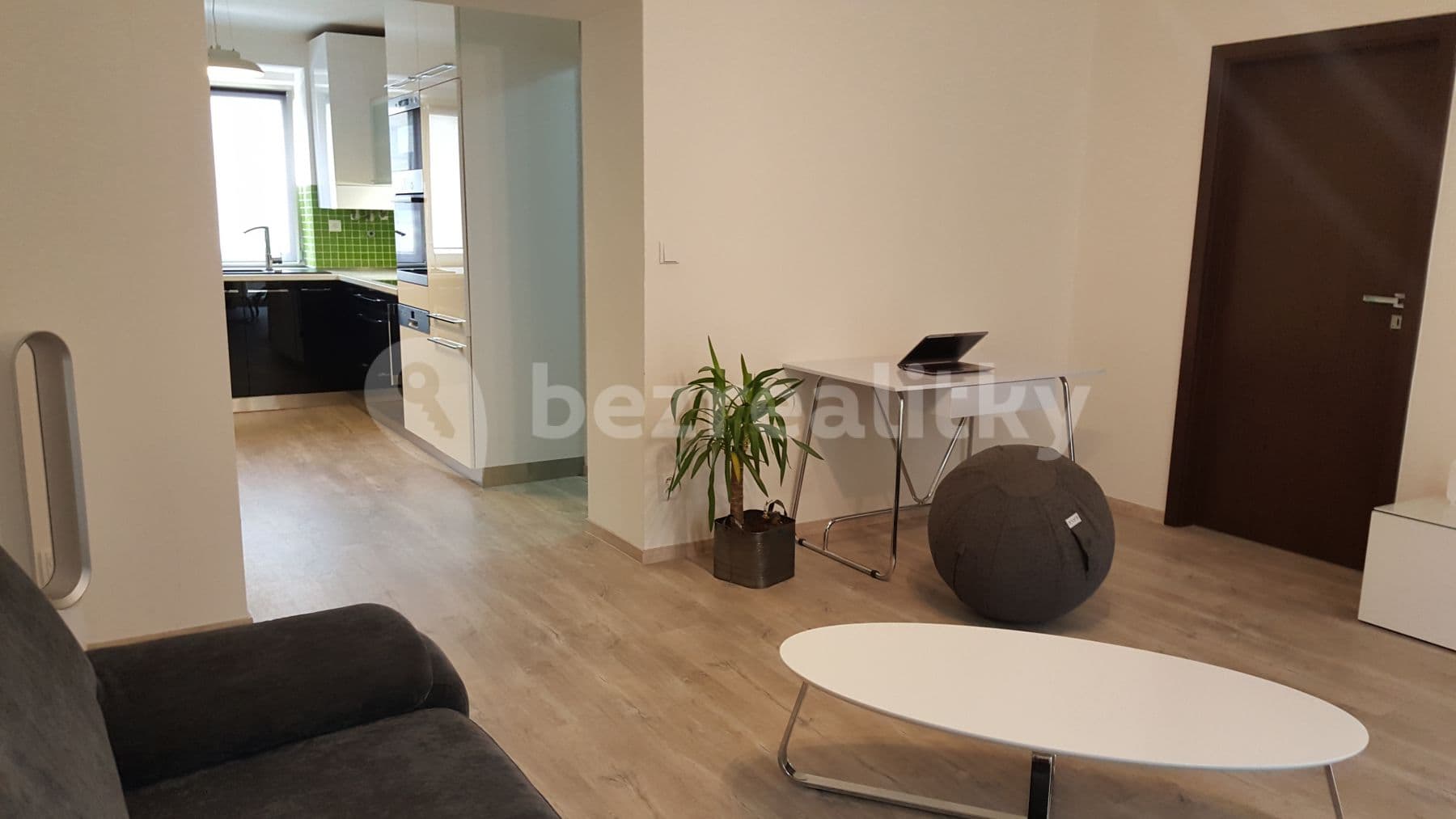 Prenájom bytu 3-izbový 75 m², Labská kotlina, Hradec Králové, Královéhradecký kraj Prenájom bytu 3-izbový 75 m², Labská kotlina, Hradec Králové, Královéhradecký kraj