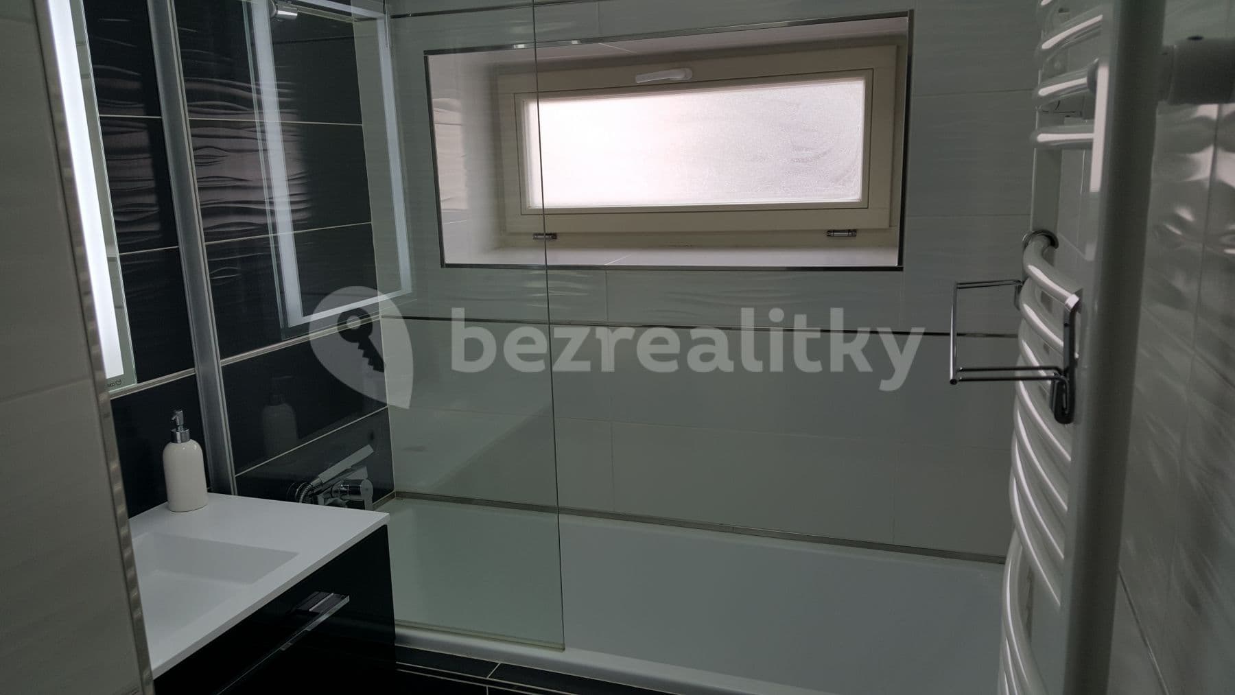 Prenájom bytu 3-izbový 75 m², Labská kotlina, Hradec Králové, Královéhradecký kraj Prenájom bytu 3-izbový 75 m², Labská kotlina, Hradec Králové, Královéhradecký kraj