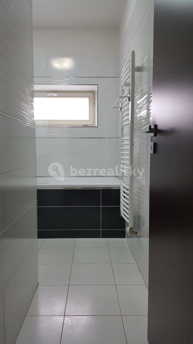 Prenájom bytu 3-izbový 75 m², Labská kotlina, Hradec Králové, Královéhradecký kraj Prenájom bytu 3-izbový 75 m², Labská kotlina, Hradec Králové, Královéhradecký kraj