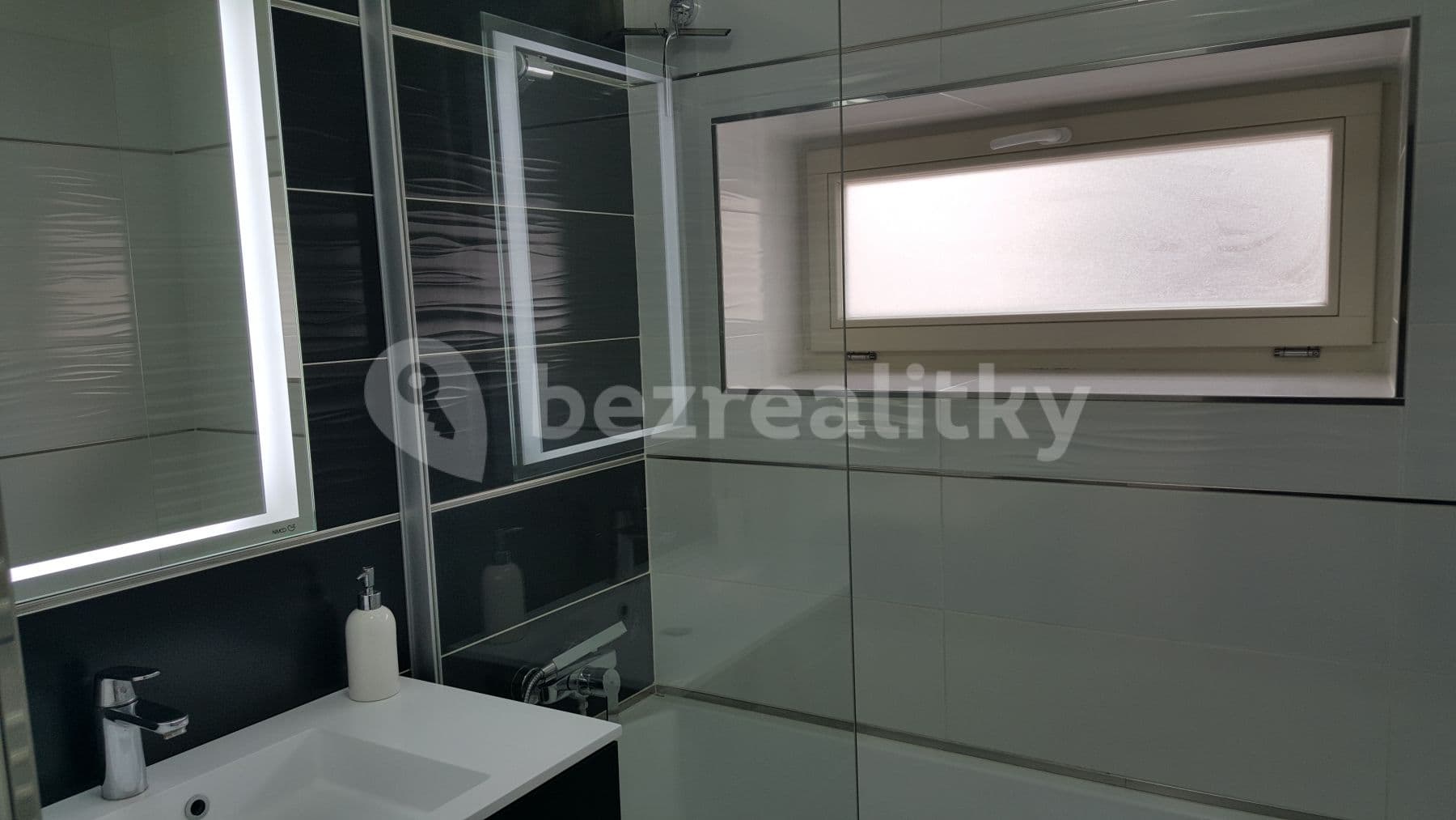 Prenájom bytu 3-izbový 75 m², Labská kotlina, Hradec Králové, Královéhradecký kraj Prenájom bytu 3-izbový 75 m², Labská kotlina, Hradec Králové, Královéhradecký kraj