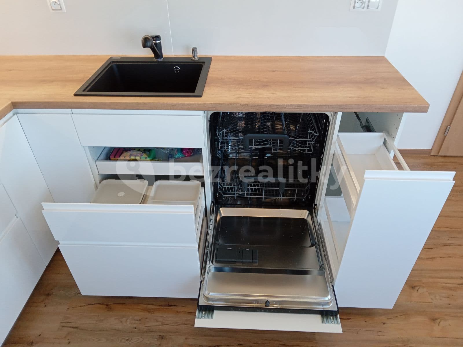 Prenájom bytu 2-izbový 58 m², Do Zahrádek Ⅰ, Praha, Praha Prenájom bytu 2-izbový 58 m², Do Zahrádek Ⅰ, Praha, Praha