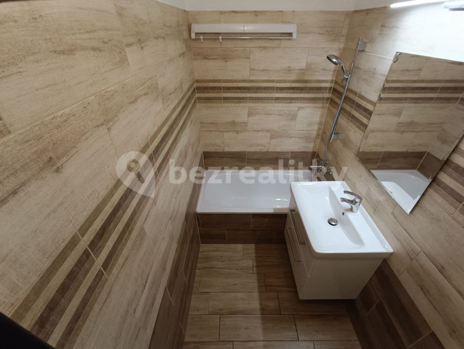 Prenájom bytu 2-izbový 43 m², Famfulíkova, Praha, Praha Prenájom bytu 2-izbový 43 m², Famfulíkova, Praha, Praha