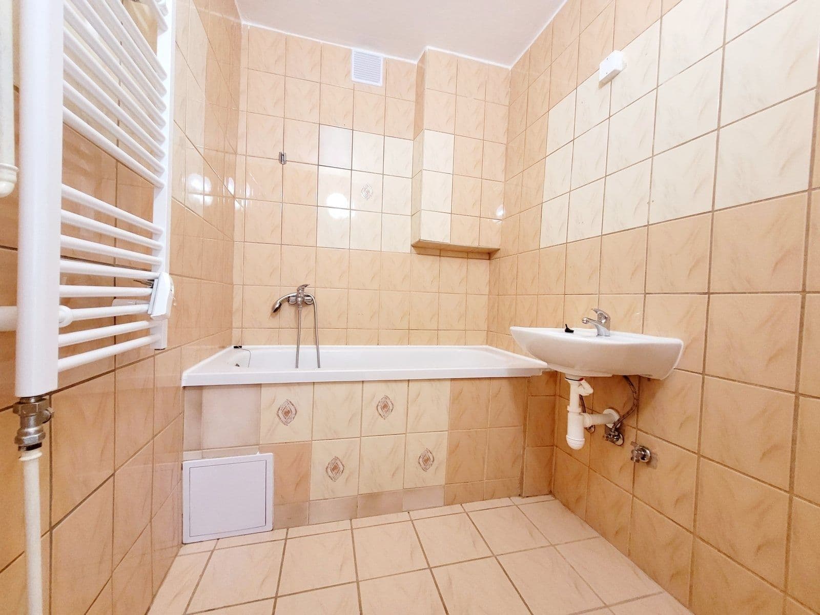 Prenájom bytu 3-izbový 78 m², Hlavní třída, Havířov, Moravskoslezský kraj Prenájom bytu 3-izbový 78 m², Hlavní třída, Havířov, Moravskoslezský kraj
