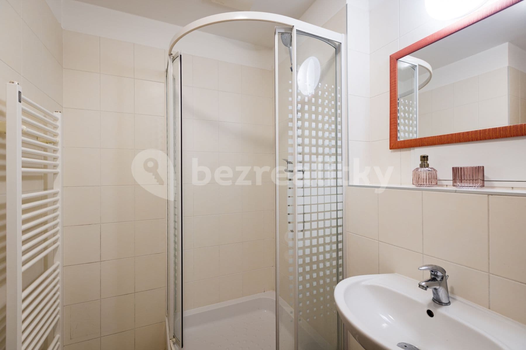 Prenájom bytu 1-izbový 30 m², Kališnická, Praha, Praha Prenájom bytu 1-izbový 30 m², Kališnická, Praha, Praha