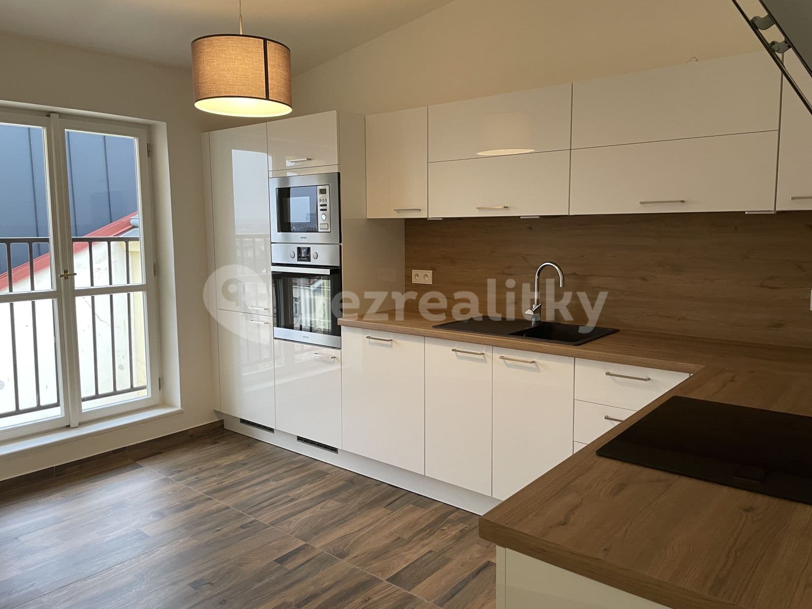 Prenájom bytu 3-izbový 90 m², Norská, Praha, Praha Prenájom bytu 3-izbový 90 m², Norská, Praha, Praha