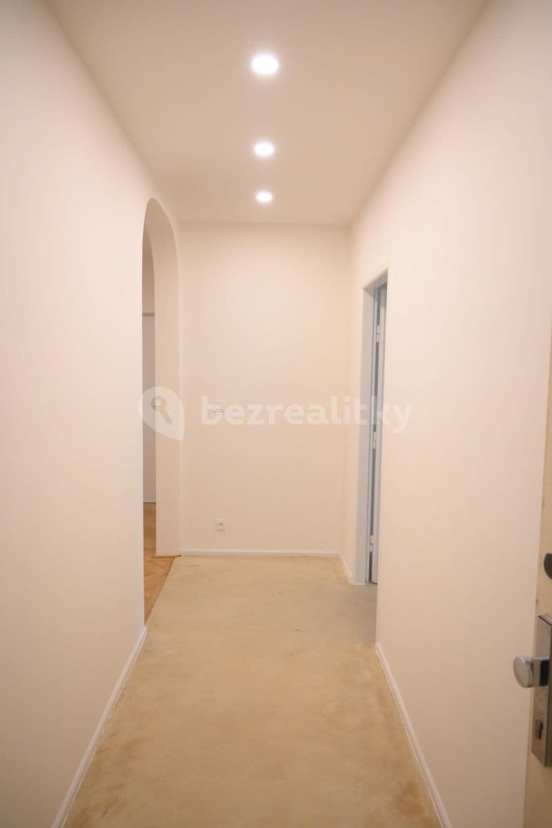 Prenájom bytu 2-izbový 85 m², Tolstého, Praha, Praha Prenájom bytu 2-izbový 85 m², Tolstého, Praha, Praha