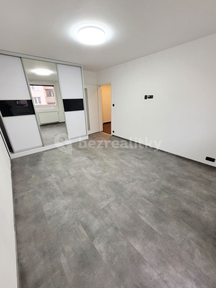 Prenájom bytu 3-izbový 78 m², Nedašovská, Praha, Praha
