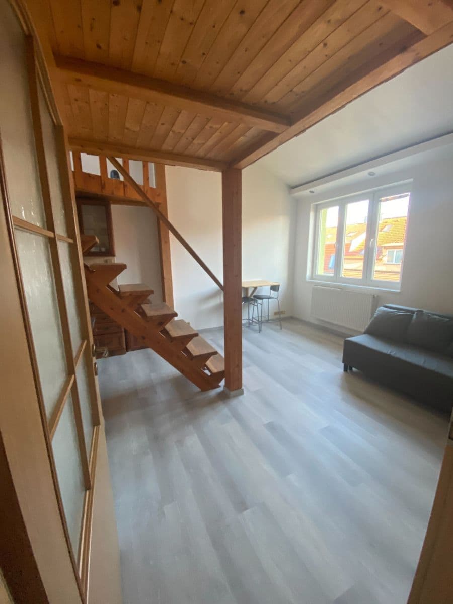 Prenájom bytu 3-izbový 72 m², Biskupcova, Praha, Praha Prenájom bytu 3-izbový 72 m², Biskupcova, Praha, Praha