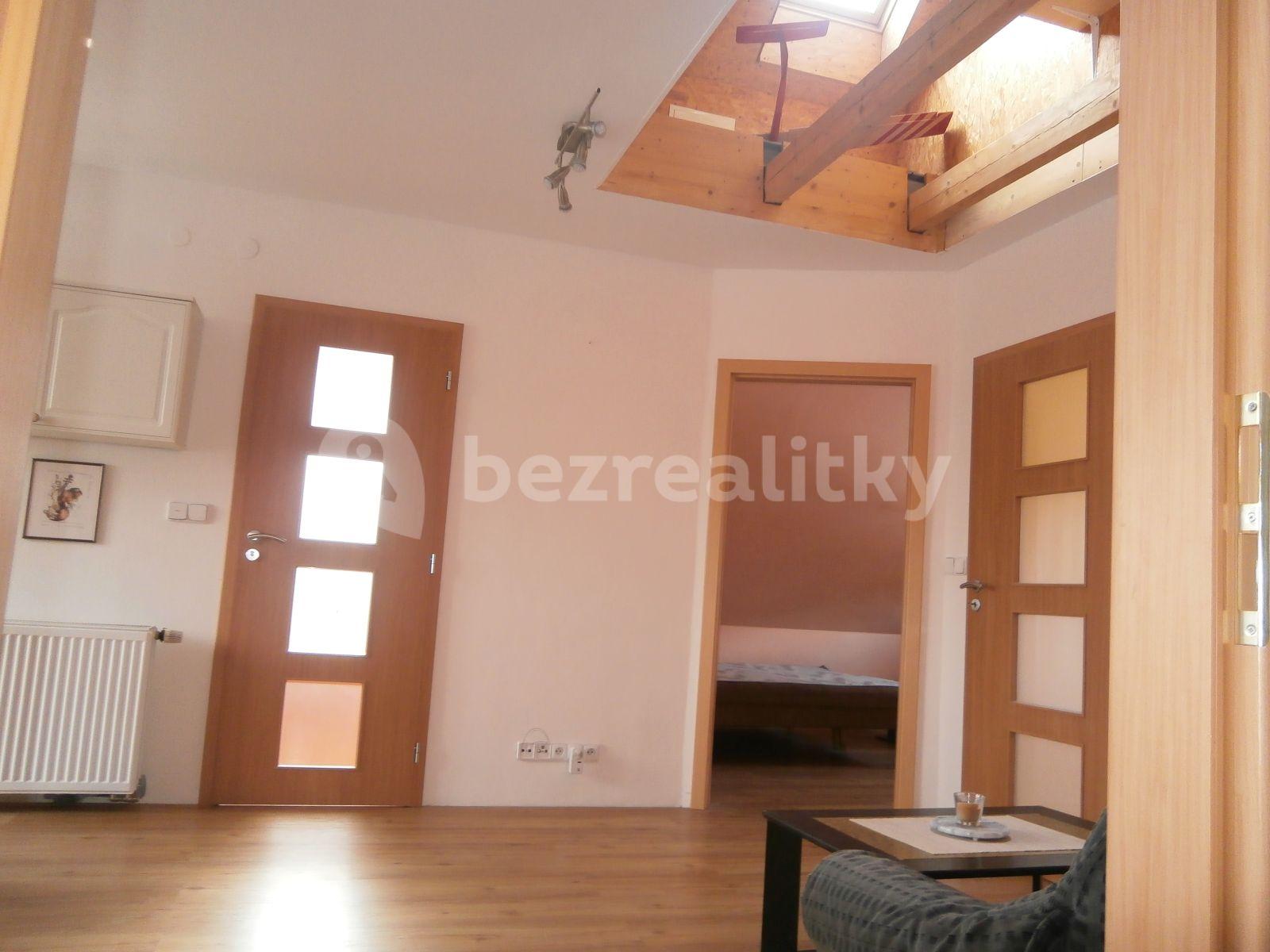 Prenájom bytu 4-izbový 88 m², Dřínov, Středočeský kraj