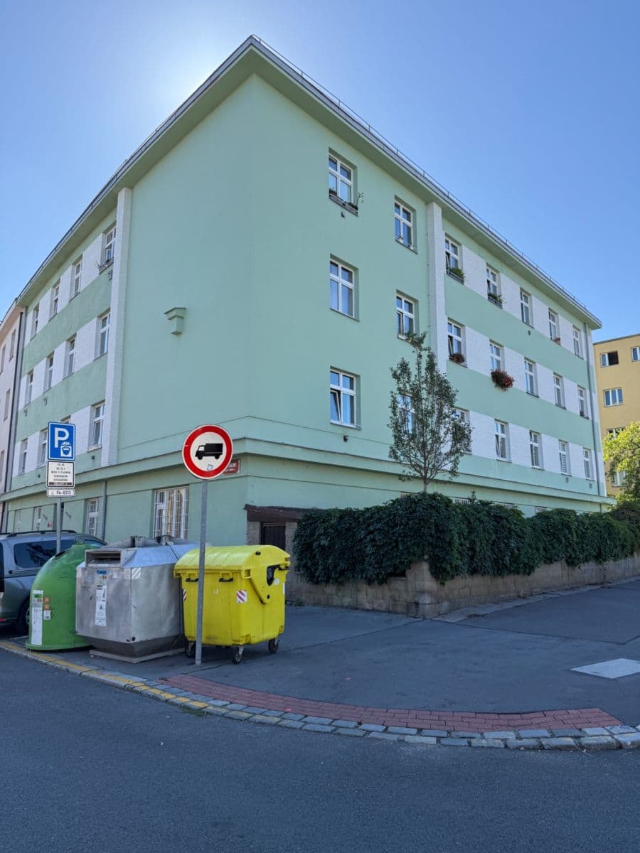 Prenájom bytu Garsoniéra 26 m², Pod Lázní, Praha, Praha Prenájom bytu Garsoniéra 26 m², Pod Lázní, Praha, Praha